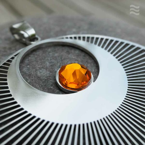 Anhänger Kornkreis “Engel“ Edelstahl mit Swarovski-Kristall orange Detail