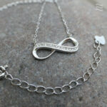 INFEA_Anhaenger_Liegende Acht_925_Silber_mit Strass_mit Kette_klein_1