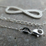 INFEA_Anhaenger_Liegende_Acht_925_Silber_mit_Strass_mit_Kette_gross_2